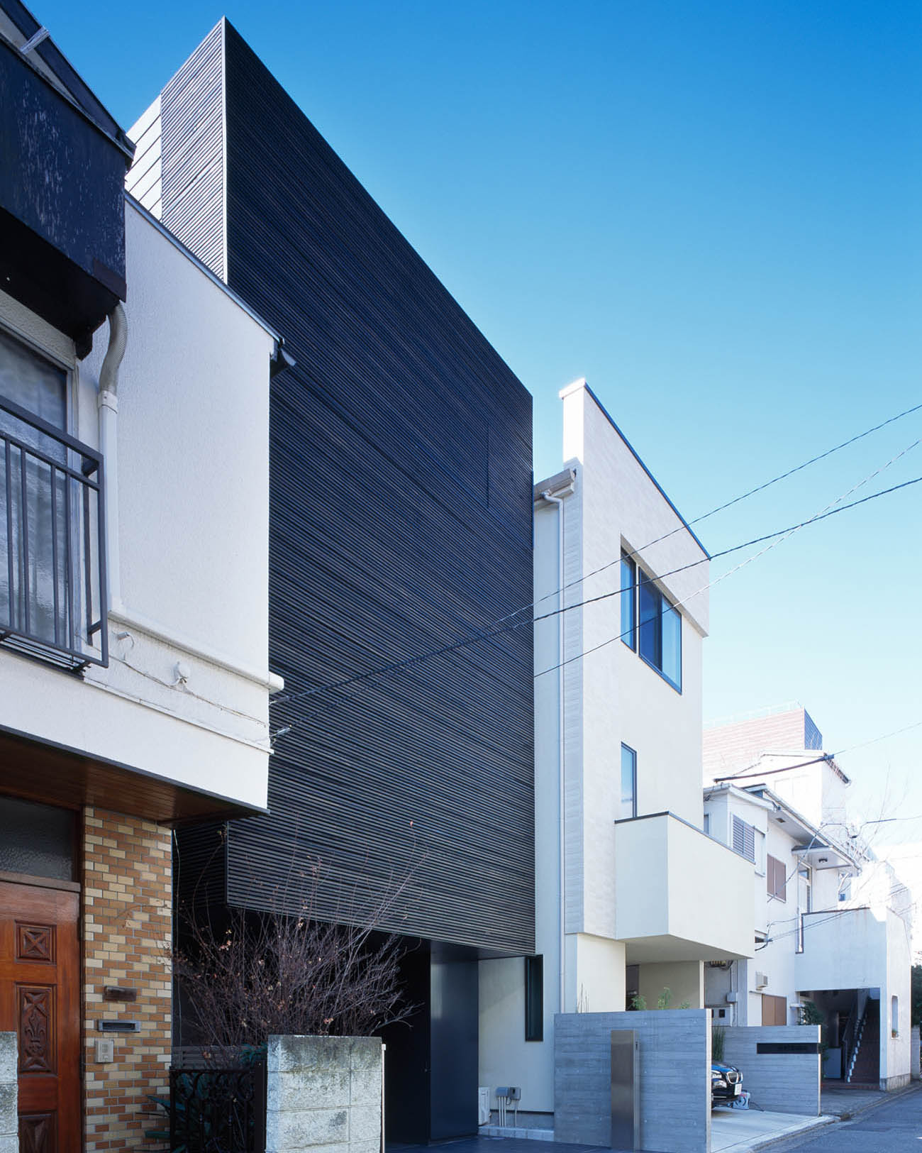LURK | APOLLO Architects & Associates | 建築家 黒崎敏の主宰