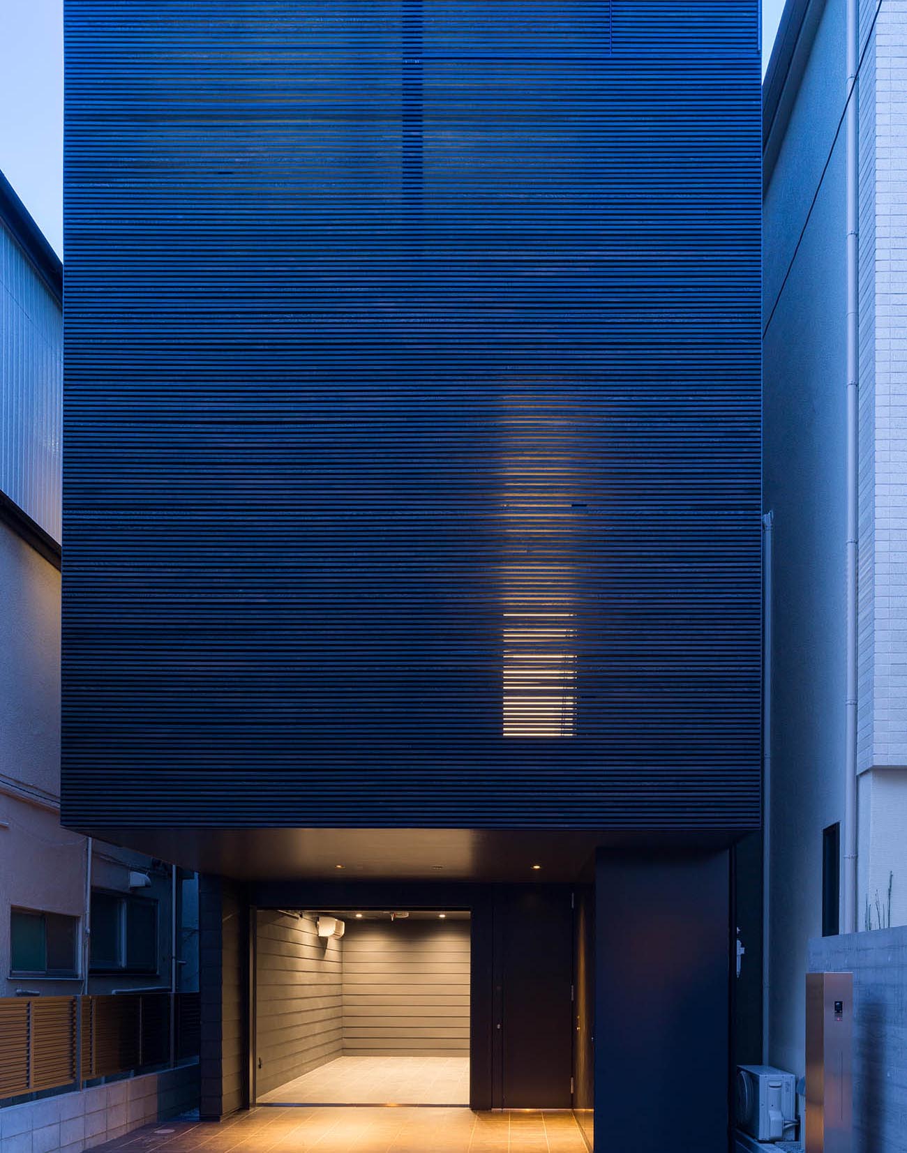 LURK | APOLLO Architects & Associates | 建築家 黒崎敏の主宰